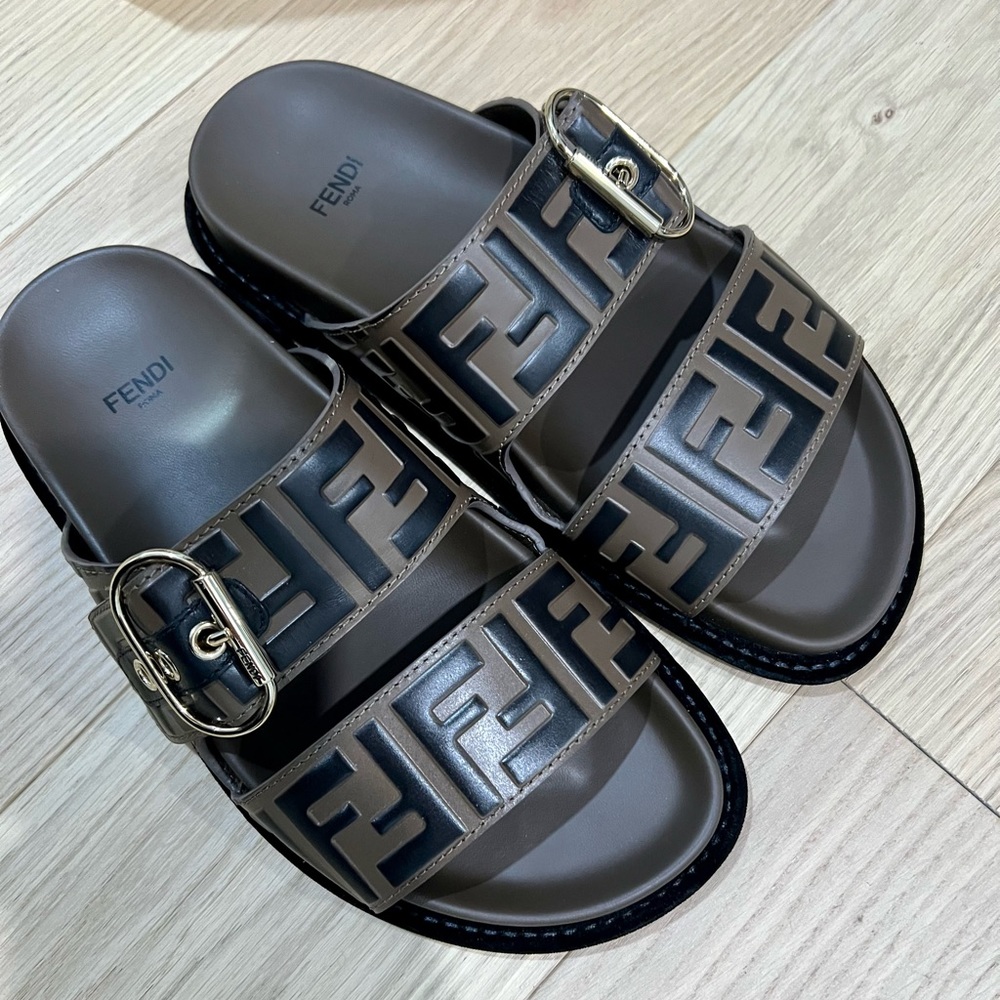 Fendi slide sandal